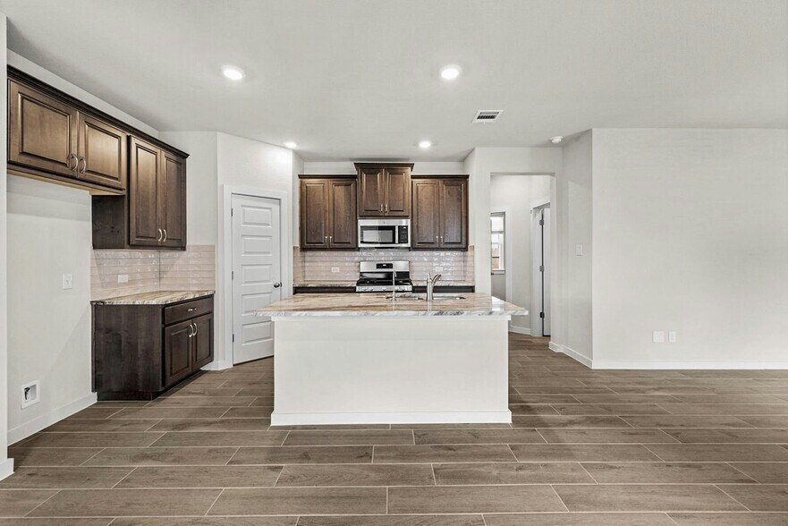 Building Photo - 2725 Stone Branch Dr