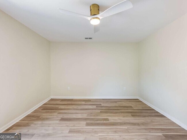 Building Photo - 605 Candler St