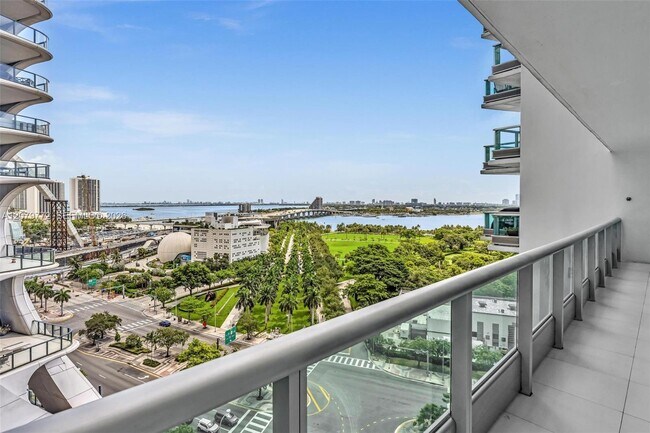 Building Photo - 900 Biscayne Blvd