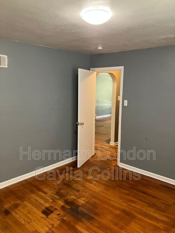 Building Photo - 8708 Granada Pl