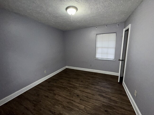 Building Photo - 1219 Shalimar Dr