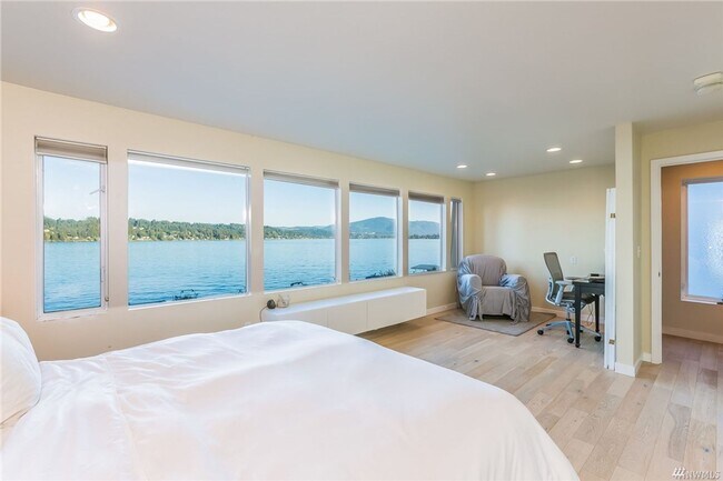 Building Photo - Stunning Lake Sammamish 50 Foot Waterfront...