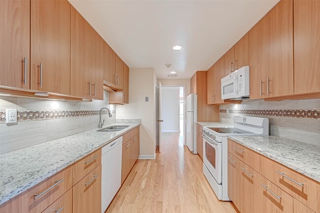 Building Photo - 2001 Holcombe Blvd