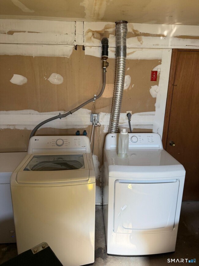 Building Photo - 678 Savin Ave