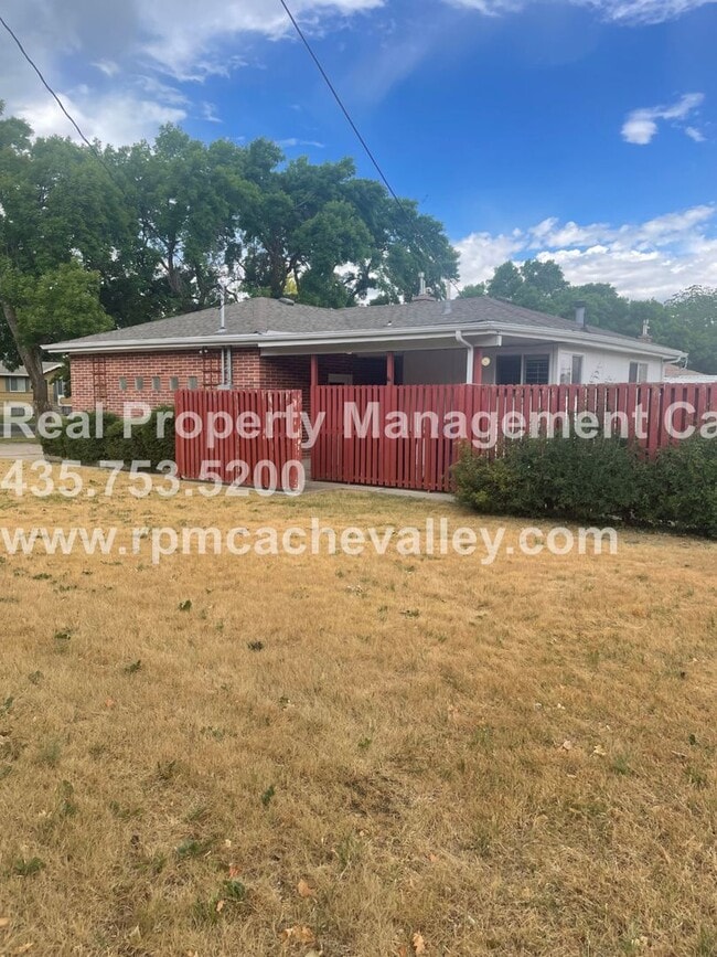 Building Photo - 495 E 900 N