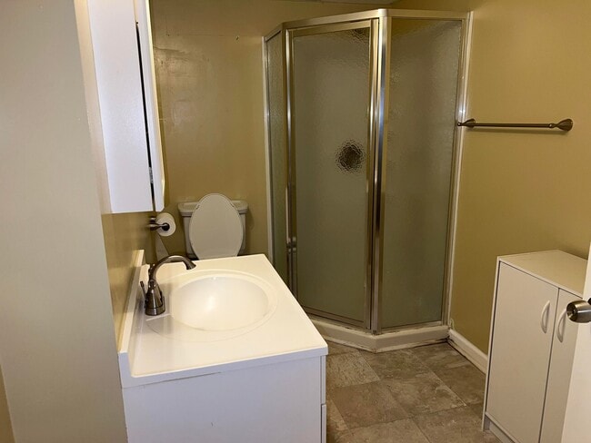 Bathroom - 1025 Peace Dr NW