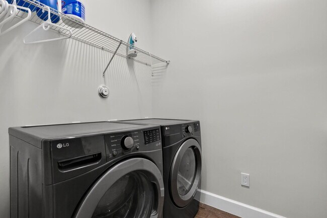 Building Photo - 15660 Goldfinch Cir