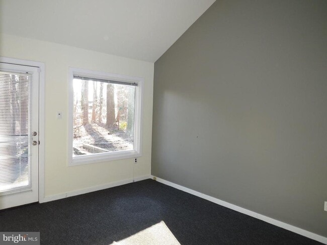 Building Photo - 30 Kings Grant Rd