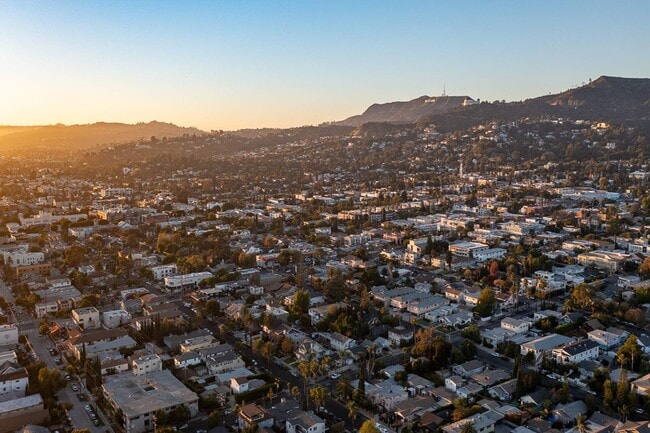 Building Photo - 4356 Kingswell Ave