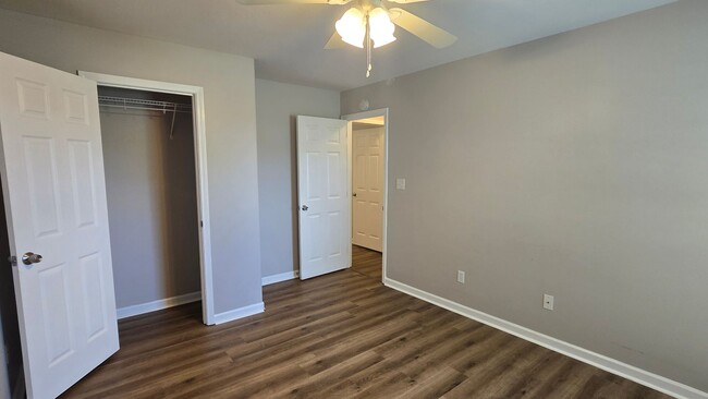Building Photo - 18 Long Meadow Dr