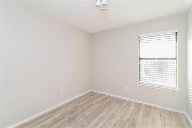 Building Photo - 733 Paisley Dr