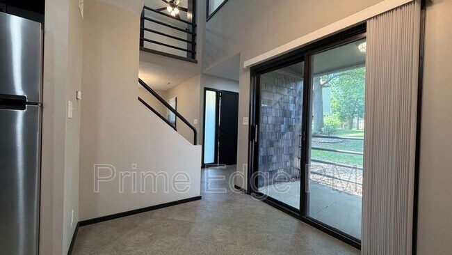 Building Photo - 1821 Ridgehaven Ct