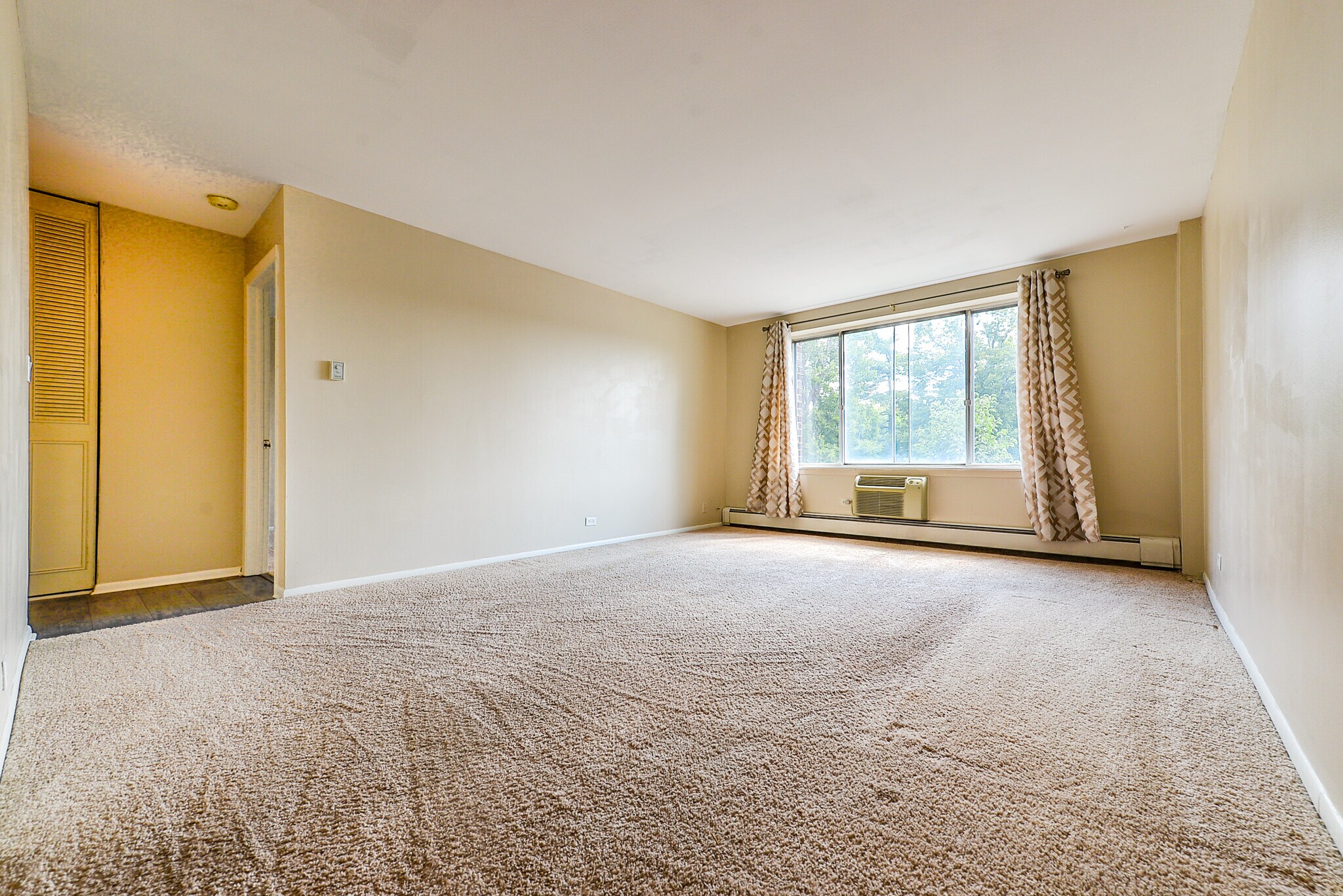 Building Photo - 1475 Rebecca Dr