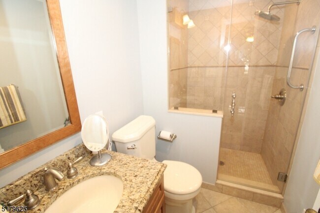 Building Photo - 11 Heritage Dr