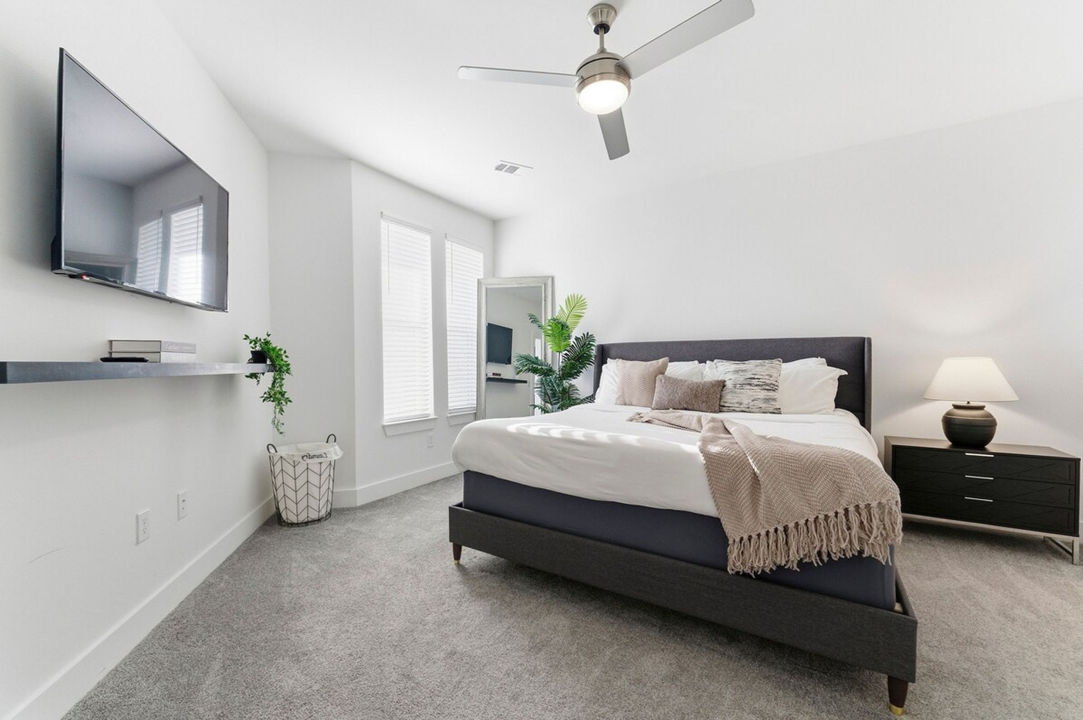 Building Photo - 220 Bill Kennedy Wy SE