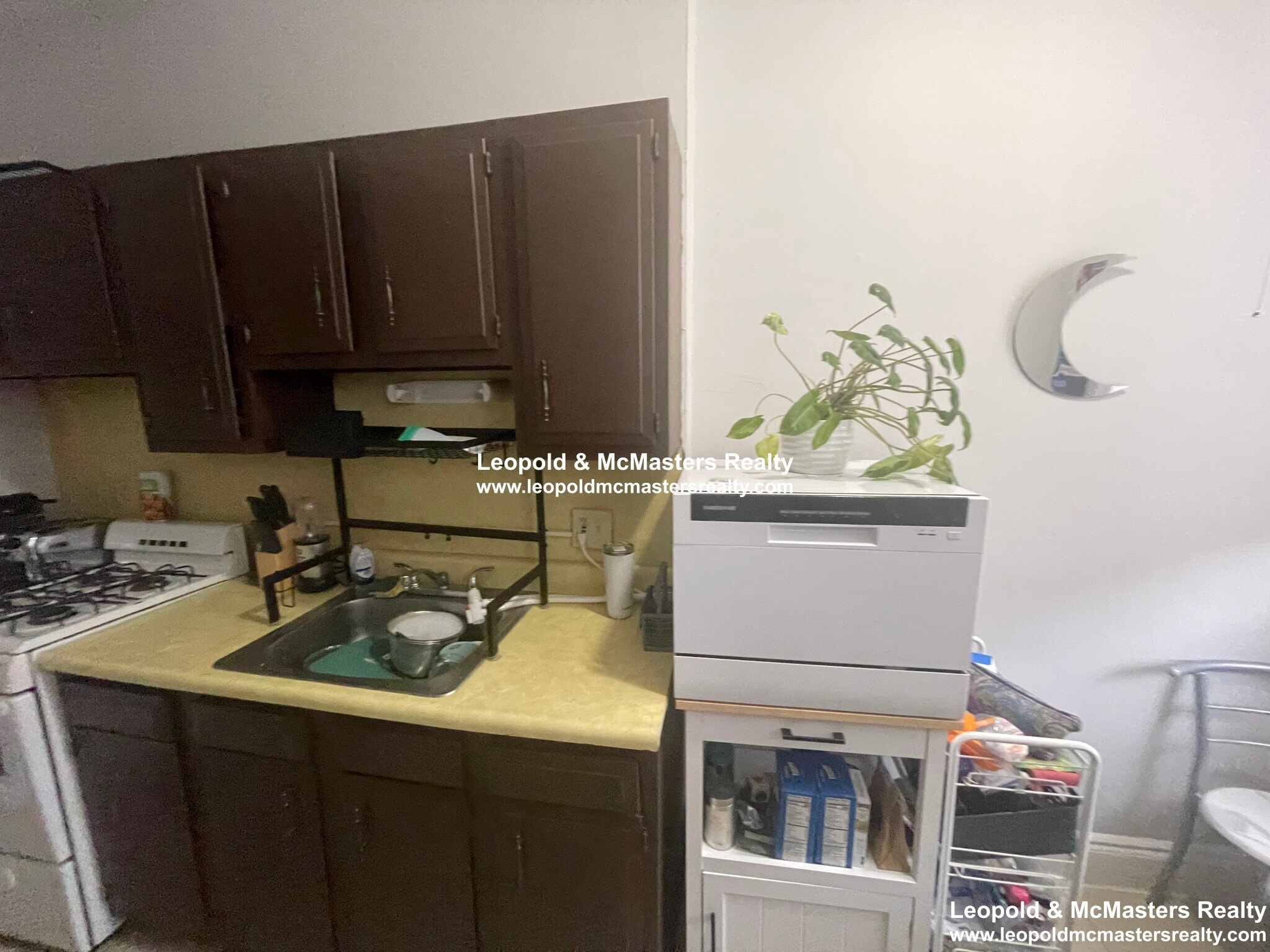 Building Photo - 225 Kelton St