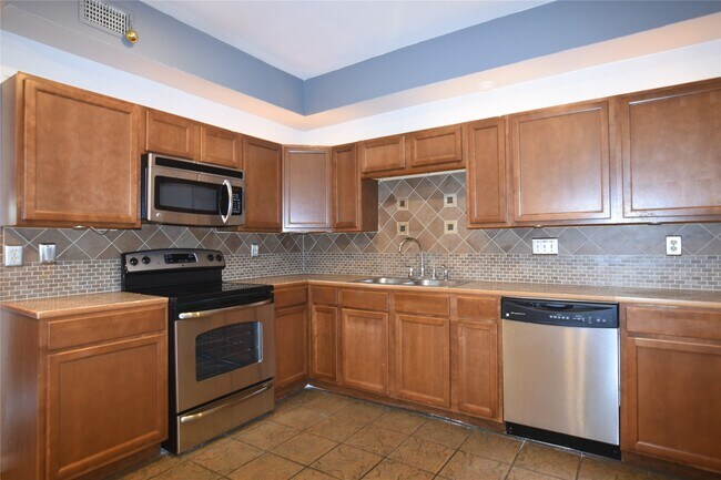 Building Photo - 940 Wycliffe Dr