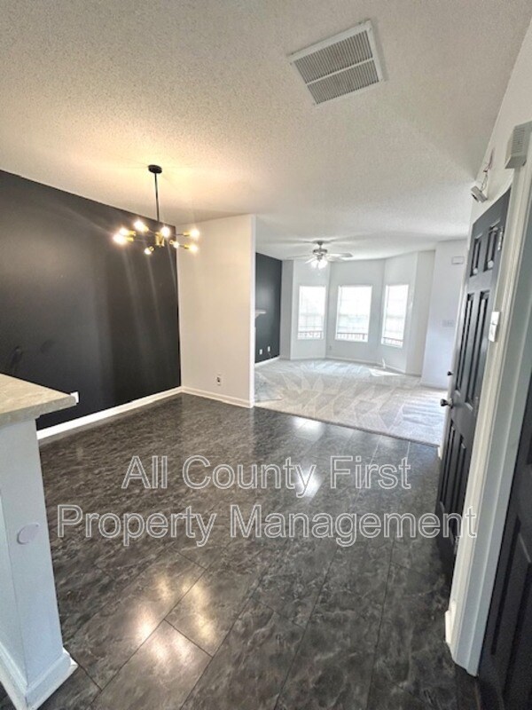 Building Photo - 4564 Parkview Square