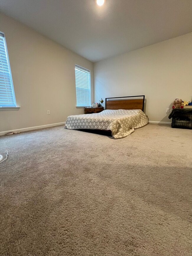 Building Photo - Luxurious 3-Bedroom Townhome in Norristown! Available mid-July!