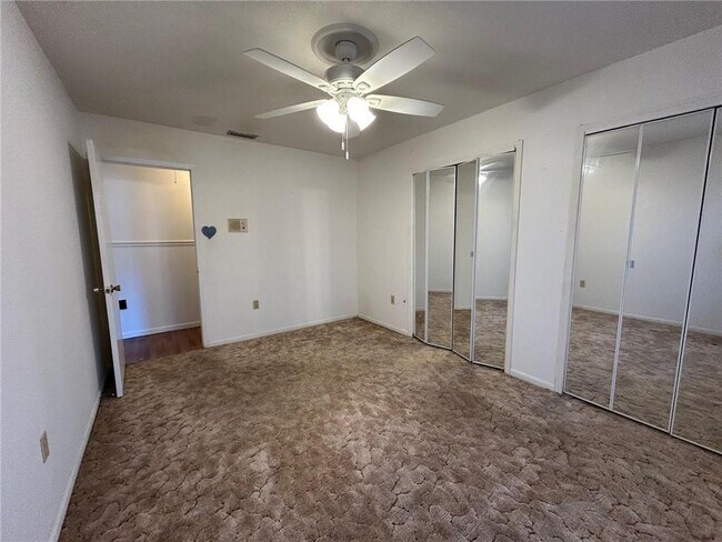 Building Photo - 5359 Emmett Dr