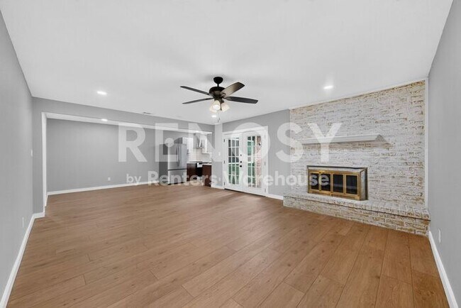 Building Photo - Renovated in Allen Ready to Be Your Home
