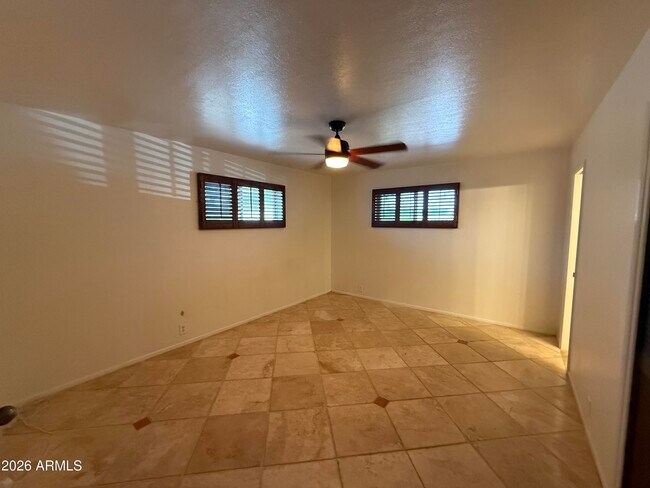 Building Photo - 2114 S La Rosa Dr