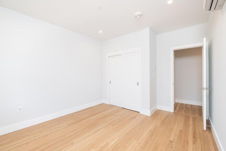 Building Photo - 19 Forest St