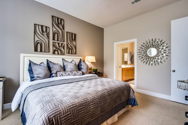 Building Photo - 2 Bedroom in Houston, TX 77024