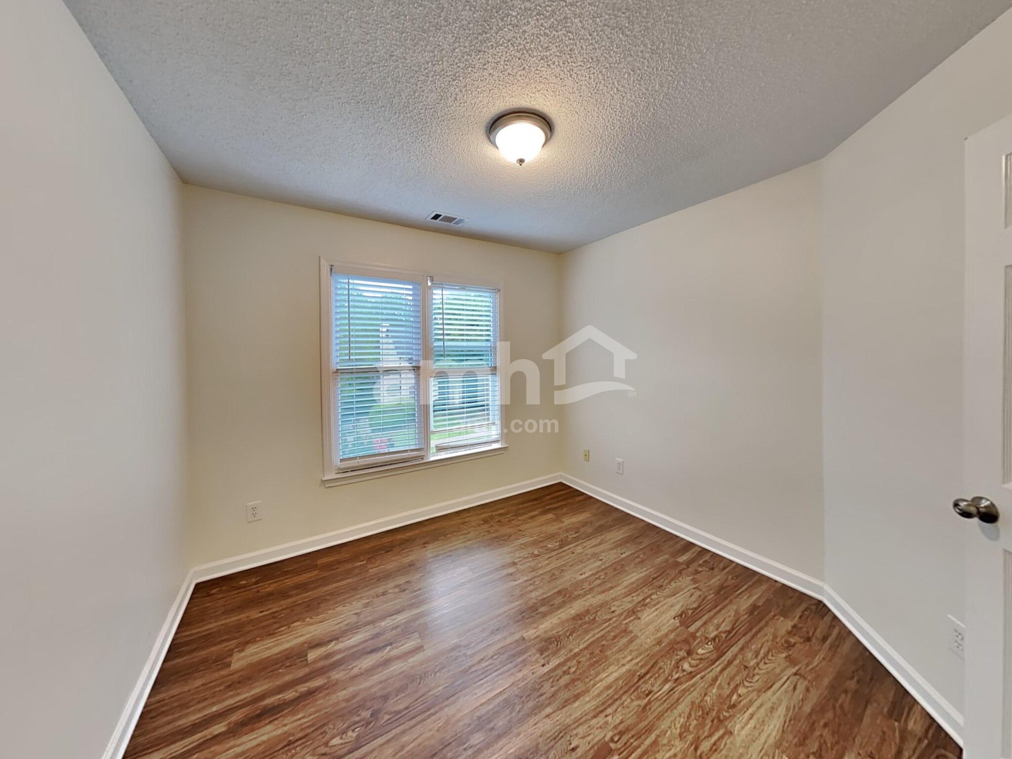 Building Photo - 403 Pine Grove Way