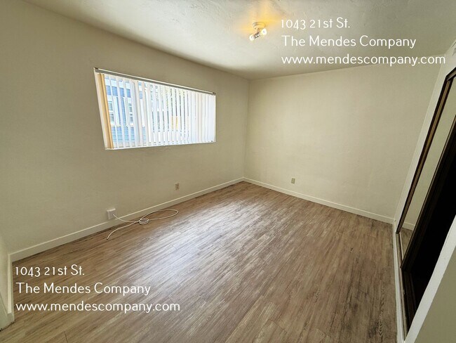Building Photo - Triplex on 21st