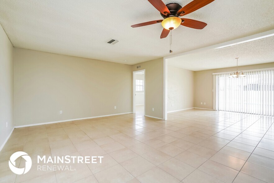 Building Photo - 605 SE 35th St