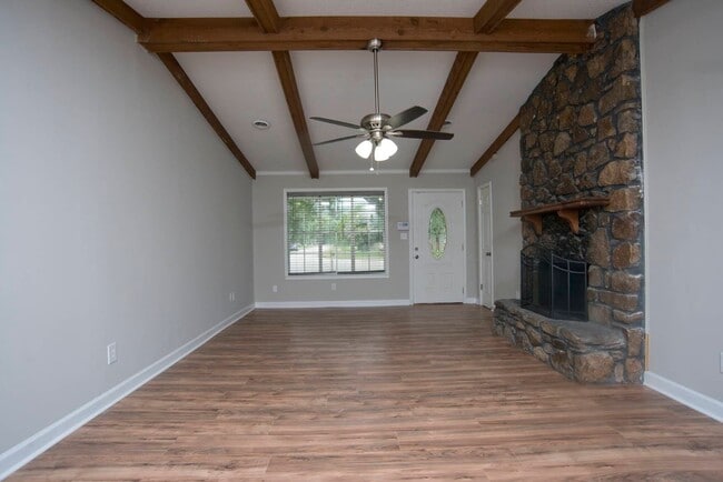 Building Photo - Spacious 3 bedroom/2 bath ranch- South Huntsville!