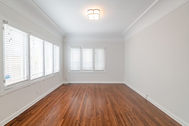 Building Photo - 6 Bedroom Home and ADU for Rent in Los Feliz Neighborhood