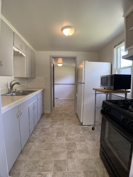 Building Photo - 4754 NE 27th Ct