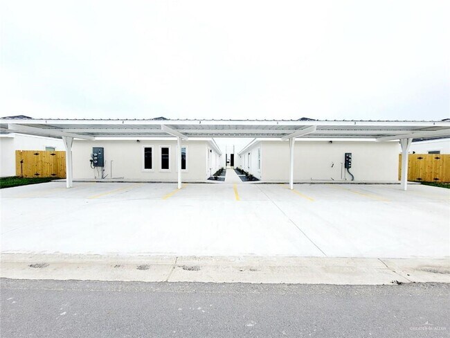 Building Photo - 16 Fuerte Ave