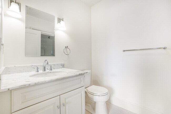 Building Photo - 116-128-128 Rantoul St