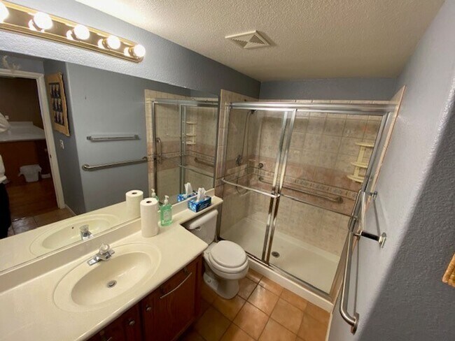 Building Photo - 3327 Erva St