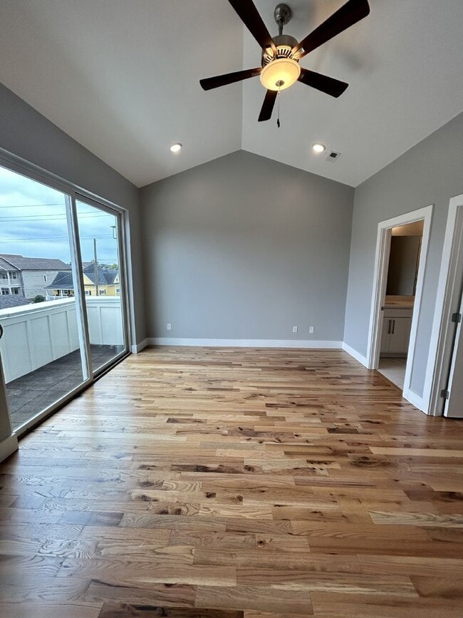Building Photo - *MOVE IN SPECIAL 1/2 security deposit and waiving $175 Admin Fee!* New Build 3 Beds | 3.5 Baths |...
