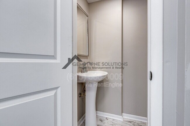 Building Photo - 2004 Granville Rd