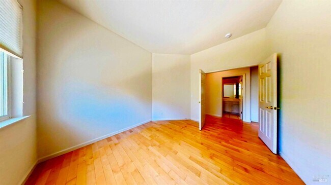 Building Photo - 5863 Mountain Hawk Dr