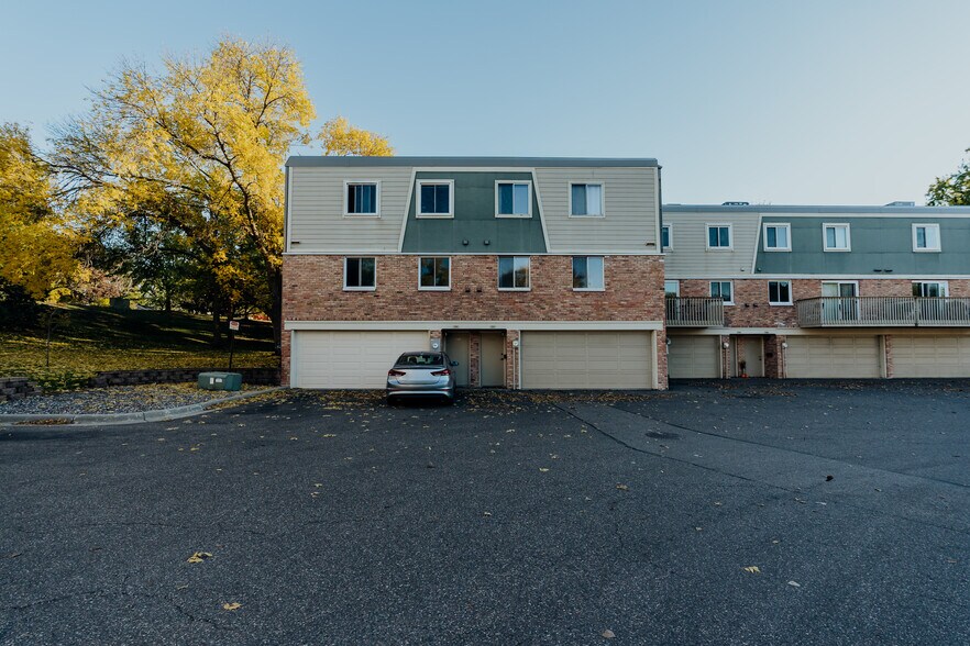 Building Photo - 2042 Louisiana Ave S