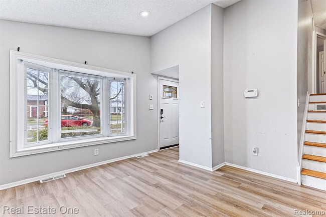Building Photo - 30450 Avondale St