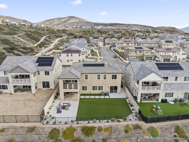 Building Photo - "Spacious Santa Clarita Sanctuary: 4-Bedro...