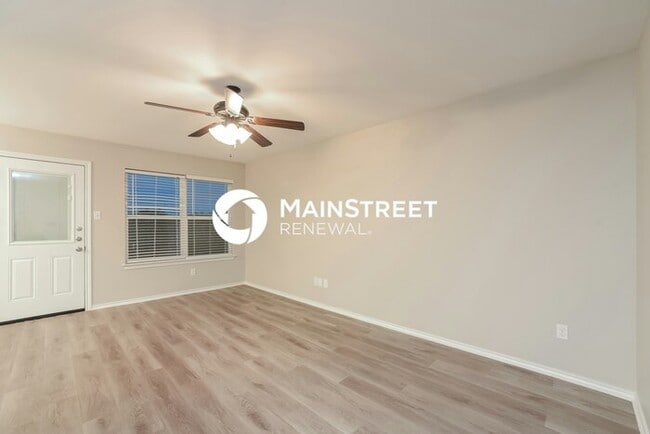 Building Photo - 3 Bedroom Pet-Friendly Home in FORT WORTH, TX with Main Street Renewal