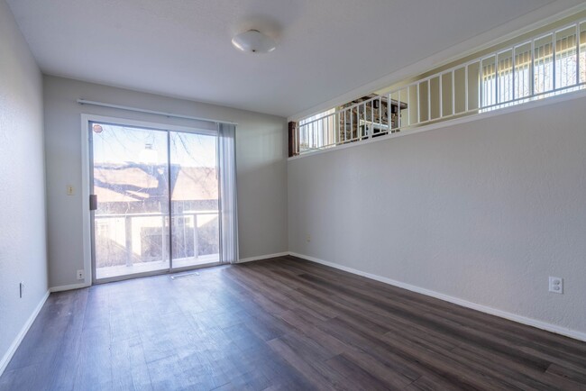 Building Photo - 3915/3917 E 60th Pl Duplex