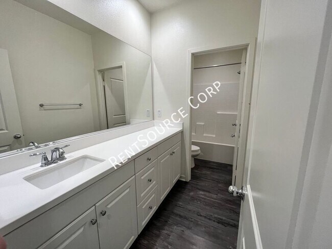 Building Photo - 45016 Marbella St