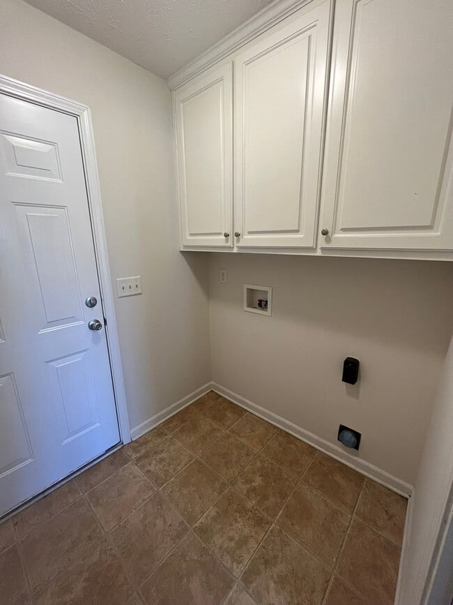 Building Photo - Discover the Perfect Blend of Comfort and ...