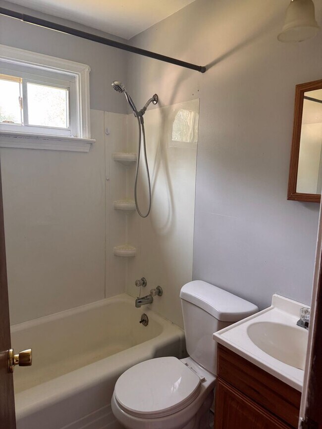 Building Photo - 372 Emerson Ave