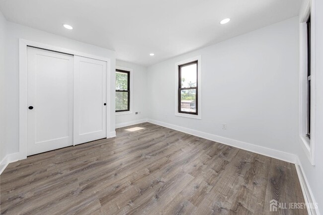 Building Photo - 3547 Finlaw Ave