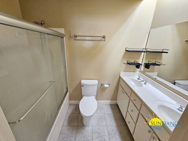 Building Photo - Gorgeous 3 Bedroom Townhouse in Miramar Beach